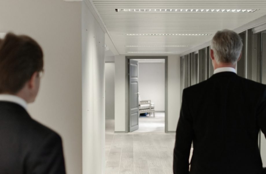 job-interview-4010991_1280 Ricercatrici e ricercatori italiani hanno per la prima volta misurato gli effetti economici di shock di salute: riduzione della probabilità di lavorare e perdita reddituale del 10%. La ricerca pubblicata su Labour Economics