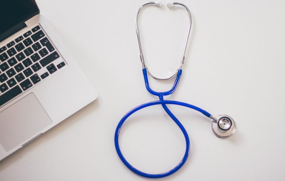 stethoscope-g0faeec11f_1280 medici