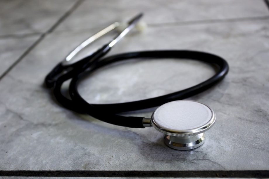 doctor-g0e5858f8a_1280 stetoscopio SSN