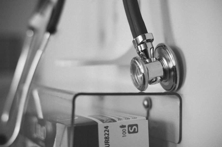 stethoscope-g1153438ea_1280 stetoscopio