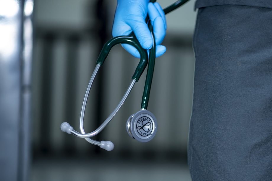stethoscope-4280497_1280 stetoscopio medici lavoro