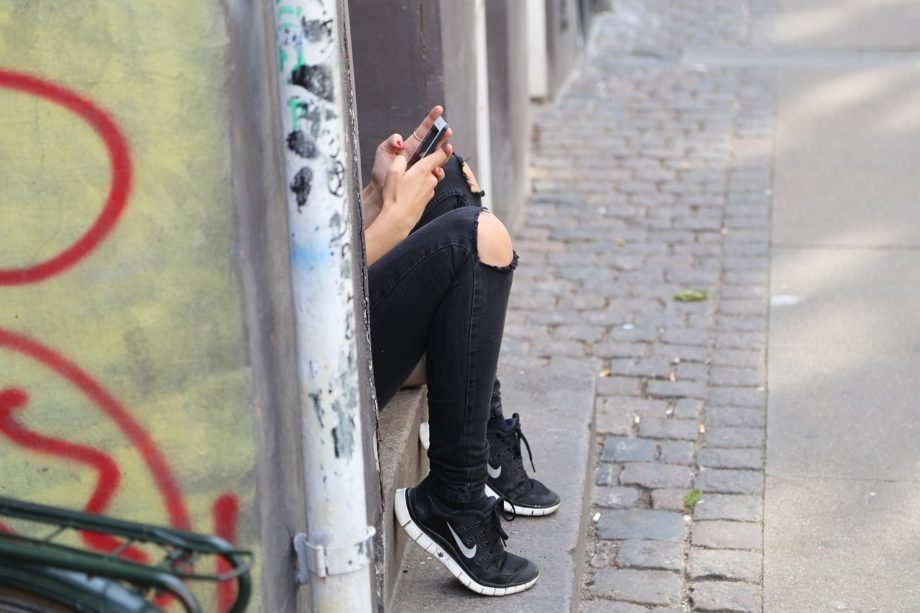 girl-g7b4f37d0e_1280 adolescenti