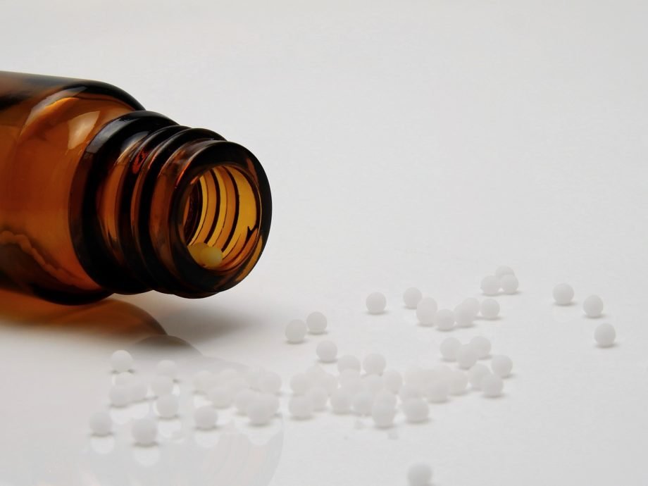 medicine-1572970_1280 omeopatia