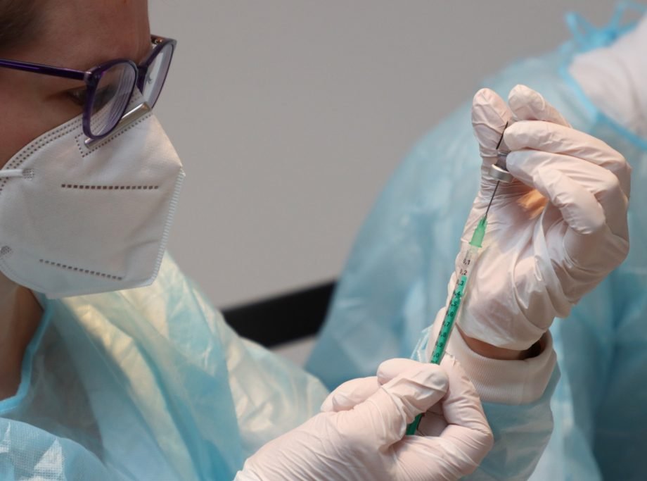 vaccination-g442a67a85_1280 vaccino RSV