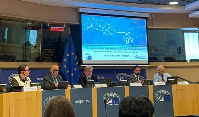 L’ingegneria biomedica rivoluziona la salute: «Ma migliaia di innovazioni “Made in Europe” volano negli USA senza atterrare negli ospedali europei»