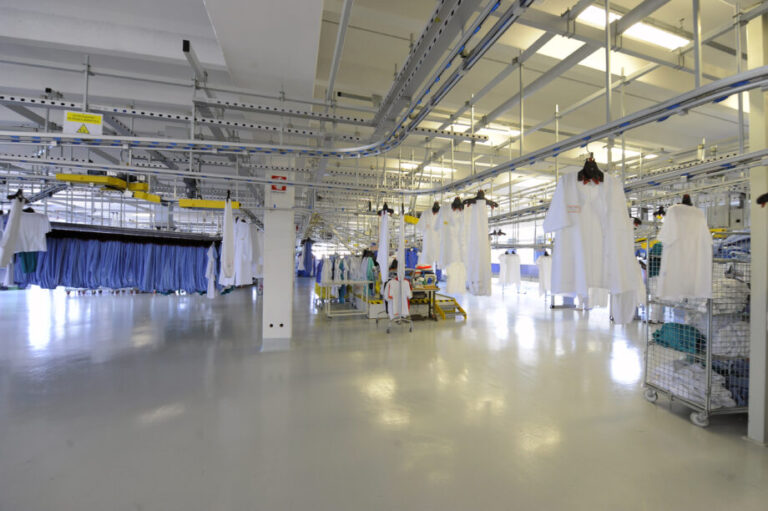 L’economia dei servizi: invisibile negli appalti, le imprese lanciano l’allarme